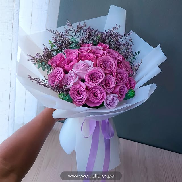 RAMO 30 ROSAS LILAS