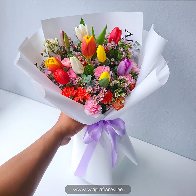 RAMO 10 TULIPANES MULTICOLOR