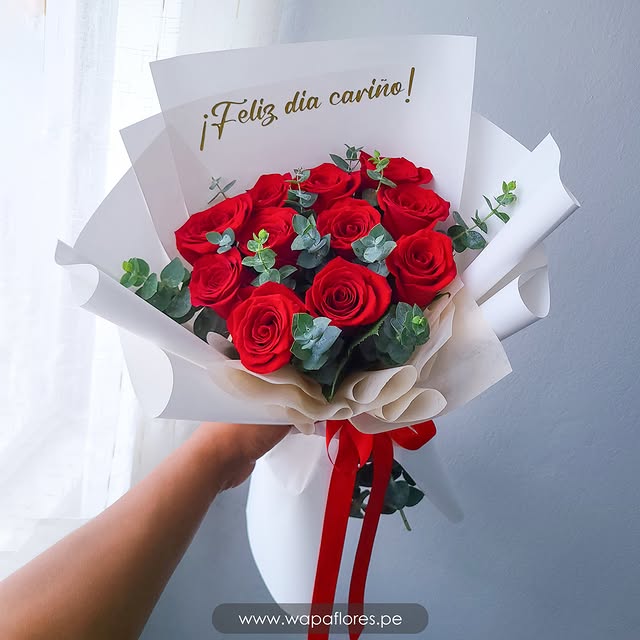 RAMO 12 ROSAS ROJAS CLASICO