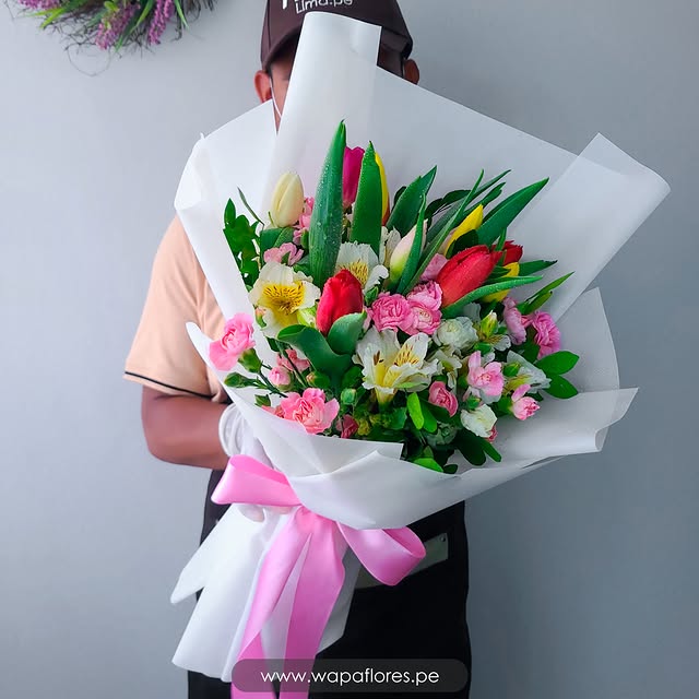 RAMO 12 TULIPANES MULTICOLOR