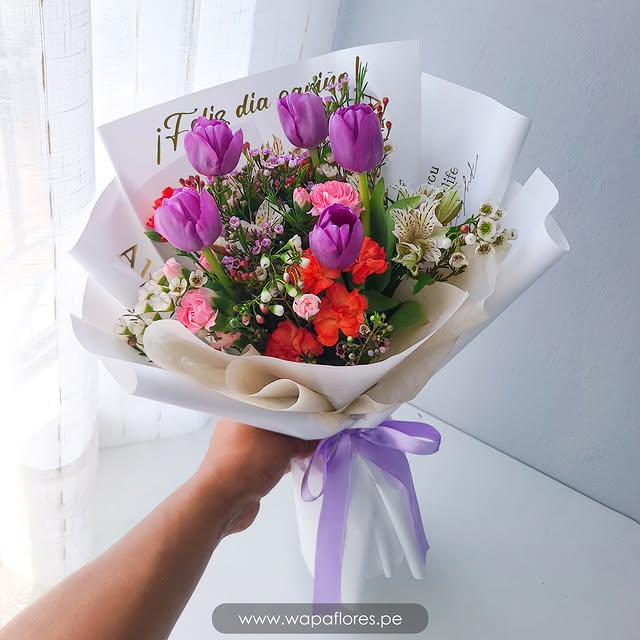 RAMO 5 TULIPANES LILIANA